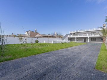 VENTA CASA /SALON 4 AMB  SAN MIGUEL CON PILETA