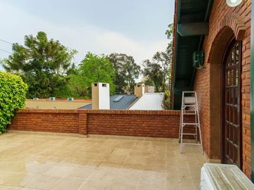 VENTA CASA PARQUE LELOIR-FRENTE CASCO-APTO CREDITO