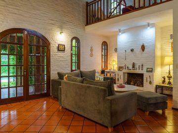 VENTA CASA PARQUE LELOIR-FRENTE CASCO-APTO CREDITO