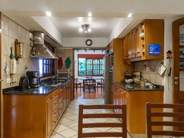 VENTA CASA PARQUE LELOIR-FRENTE CASCO-APTO CREDITO