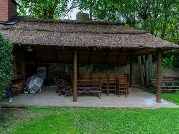 VENTA CASA PARQUE LELOIR-FRENTE CASCO-APTO CREDITO