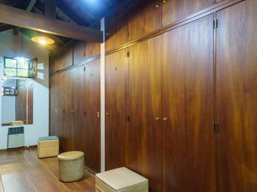 VENTA CASA PARQUE LELOIR-FRENTE CASCO-APTO CREDITO