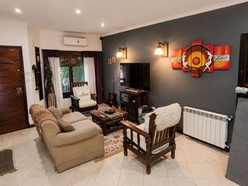 VENTA Casa 5 ambientes  parque quincho en Caisamar