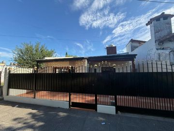 Casa 3 amb VENTA Patio Parrilla Garaje NUEVA Merlo