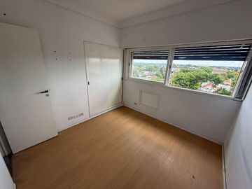 VENTA 4amb. + dep. Vista cochera baulera y Pileta