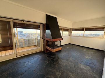 VENTA 4amb. + dep. Vista cochera baulera y Pileta