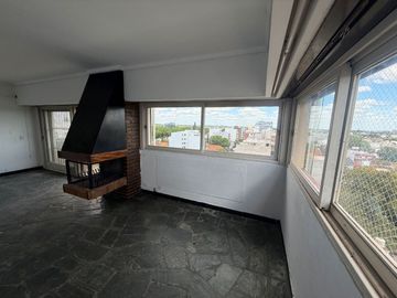 VENTA 4amb. + dep. Vista cochera baulera y Pileta