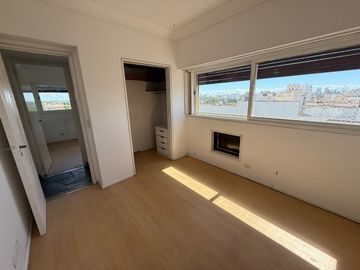 VENTA 4amb. + dep. Vista cochera baulera y Pileta