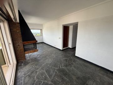 VENTA 4amb. + dep. Vista cochera baulera y Pileta