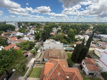 VENTA 4amb. + dep. Vista cochera baulera y Pileta