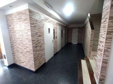 3 ambientes luminosos, con balcón vista abierta