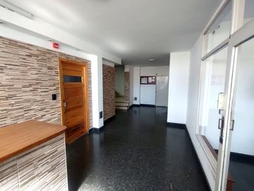 3 ambientes luminosos, con balcón vista abierta