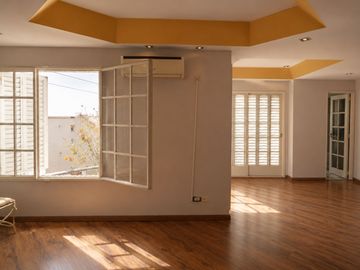 CASA TRIPLEX BOEDO JARDIN/ QUINCHO/ 3 DORMITORIOS