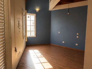 CASA TRIPLEX BOEDO JARDIN/ QUINCHO/ 3 DORMITORIOS