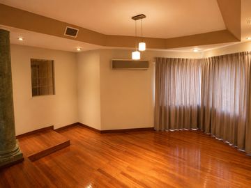 CASA TRIPLEX BOEDO JARDIN/ QUINCHO/ 3 DORMITORIOS
