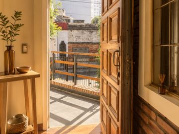 CASA TRIPLEX BOEDO JARDIN/ QUINCHO/ 3 DORMITORIOS