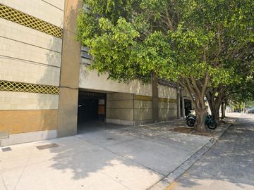 VENTA AMPLIA COCHERA FIJA CON SEGURIDAD 24 HS