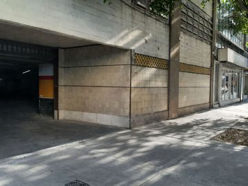 VENTA AMPLIA COCHERA FIJA CON SEGURIDAD 24 HS