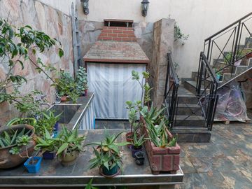 CASA 5 AMB VENTA LOCAL COCHERA HAB. DE SERVICIO