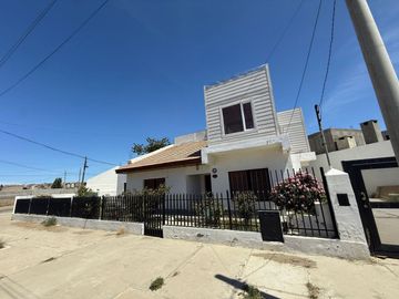 CASA 4 DORMITORIOS BARRIO PUEYRREDON