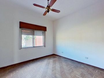 VENTA CASA 3 AMB FLORENCIO VARELA PARQUE Y COCHERA