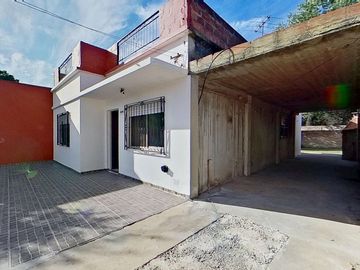 VENTA CASA 3 AMB FLORENCIO VARELA PARQUE Y COCHERA
