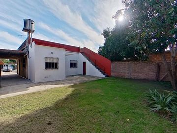 VENTA CASA 3 AMB FLORENCIO VARELA PARQUE Y COCHERA