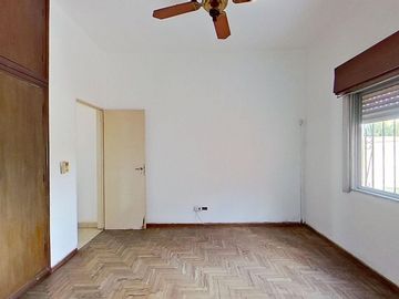 VENTA CASA 3 AMB FLORENCIO VARELA PARQUE Y COCHERA
