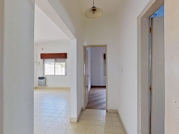 VENTA CASA 3 AMB FLORENCIO VARELA PARQUE Y COCHERA