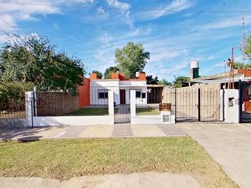 VENTA CASA 3 AMB FLORENCIO VARELA PARQUE Y COCHERA