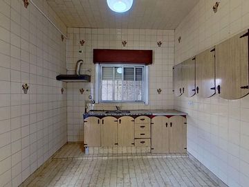 VENTA CASA 3 AMB FLORENCIO VARELA PARQUE Y COCHERA