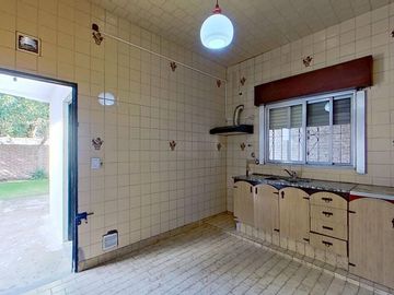 VENTA CASA 3 AMB FLORENCIO VARELA PARQUE Y COCHERA