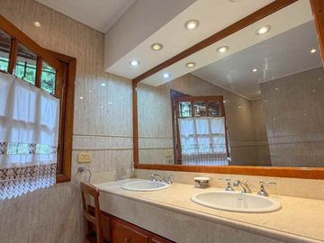 VENTA CASA 8AMB BURZACO