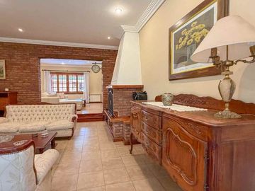 VENTA CASA 8AMB BURZACO