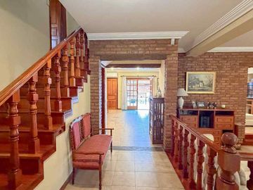 VENTA CASA 8AMB BURZACO