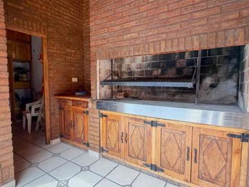 VENTA CASA 8AMB BURZACO
