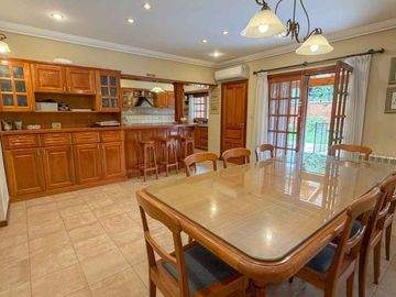 VENTA CASA 8AMB BURZACO