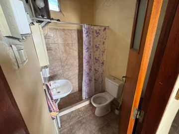 CASA 4 AMBIENTE CON JARDIN EN VENTA EN EZPELETA