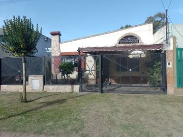 CASA 4 AMBIENTE CON JARDIN EN VENTA EN EZPELETA