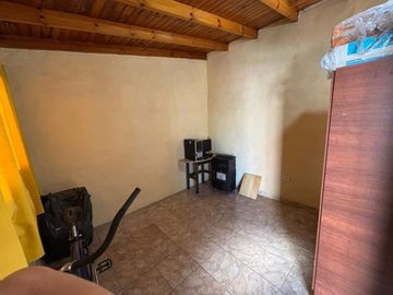 CASA 4 AMBIENTE CON JARDIN EN VENTA EN EZPELETA