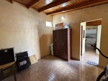 CASA 4 AMBIENTE CON JARDIN EN VENTA EN EZPELETA