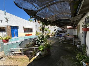 CASA 4 AMBIENTE CON JARDIN EN VENTA EN EZPELETA