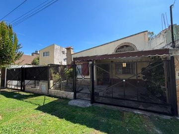 CASA 4 AMBIENTE CON JARDIN EN VENTA EN EZPELETA