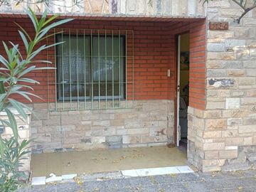 VENTA DE CASA A REFACCIONAR EN TERRENO DE 400MT2