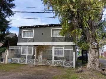 CASA TIPO PH 5AMB PILETA COCHERA