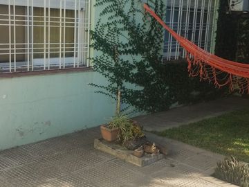 VENTA CASA 3 AMB C/COCHERA IMPECABLE APTO CRÉDITO