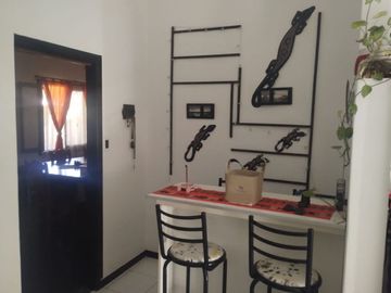 VENTA CASA 3 AMB C/COCHERA IMPECABLE APTO CRÉDITO