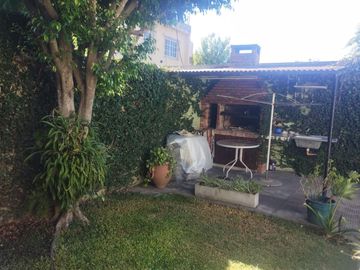 VENTA CASA 3 AMB C/COCHERA IMPECABLE APTO CRÉDITO