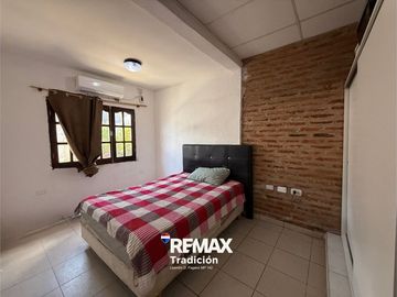 Casa 3 dorm en Venta en Av Coronel Falcon.