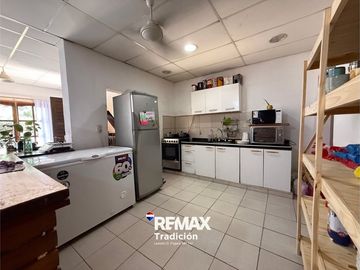 Casa 3 dorm en Venta en Av Coronel Falcon.